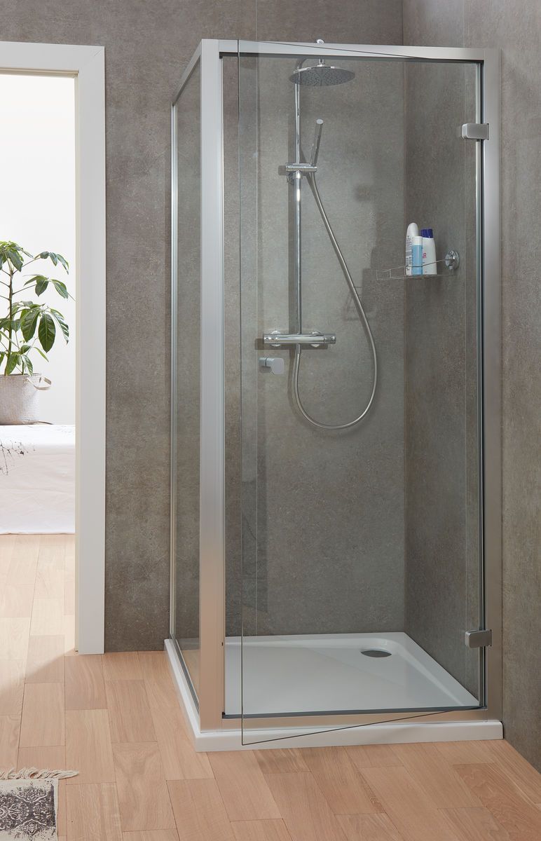 Een douchecabine in een hoek plaatsen